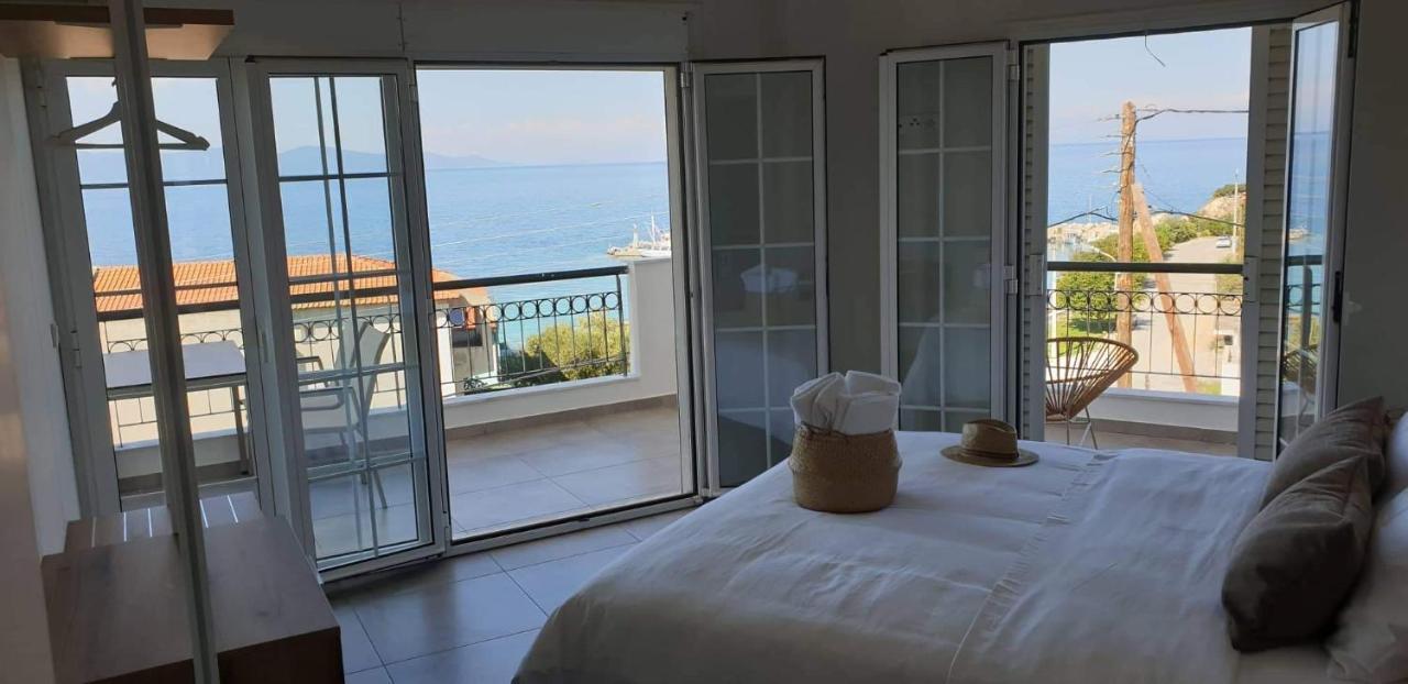 Villa Eleni Greece - Wonderful Sea View Studios Nea Roda Exteriör bild