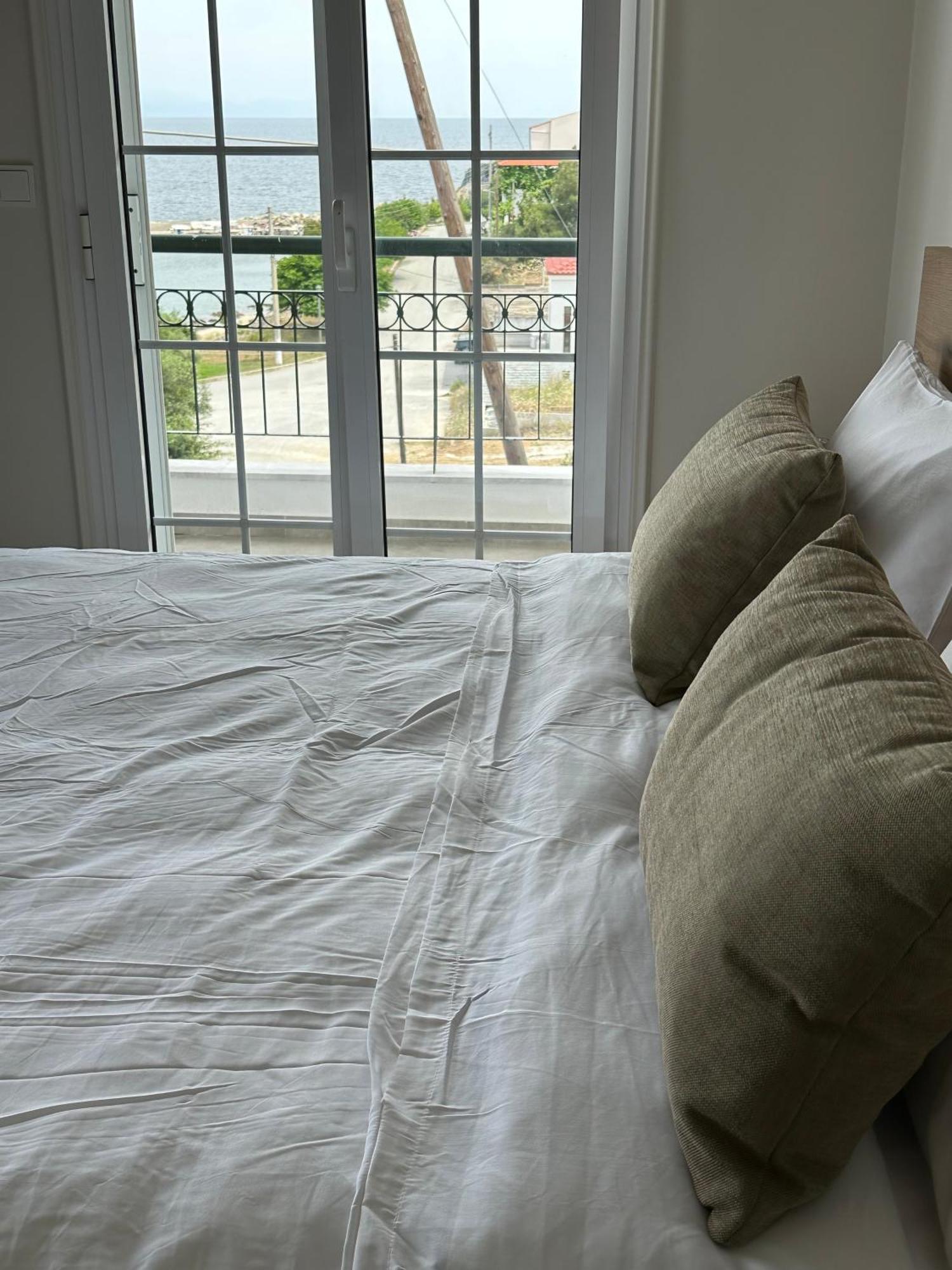 Villa Eleni Greece - Wonderful Sea View Studios Nea Roda Exteriör bild