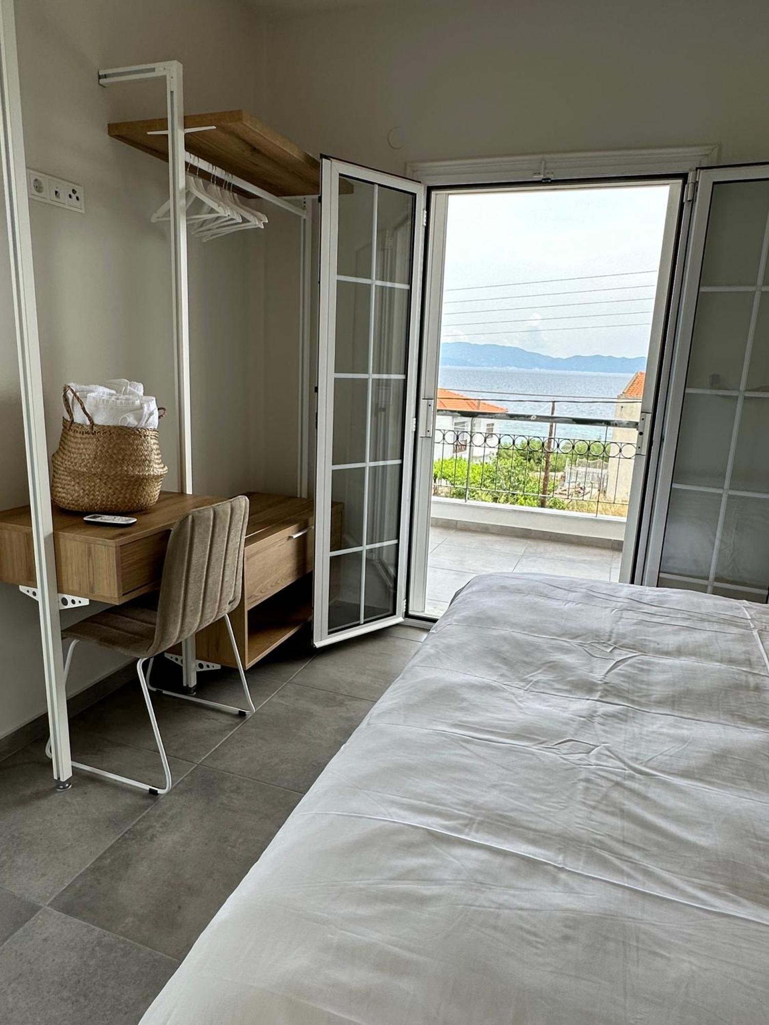 Villa Eleni Greece - Wonderful Sea View Studios Nea Roda Exteriör bild